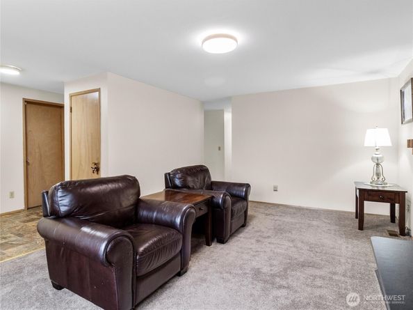 302 1st Avenue E, Pacific WA 98047