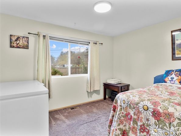 302 1st Avenue E, Pacific WA 98047