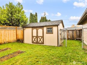 302 1st Avenue E, Pacific WA 98047