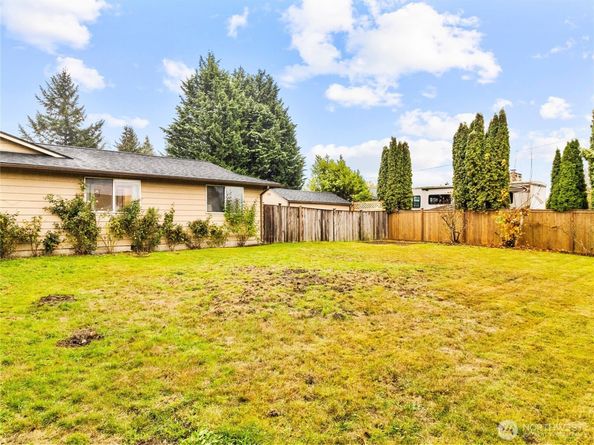 302 1st Avenue E, Pacific WA 98047