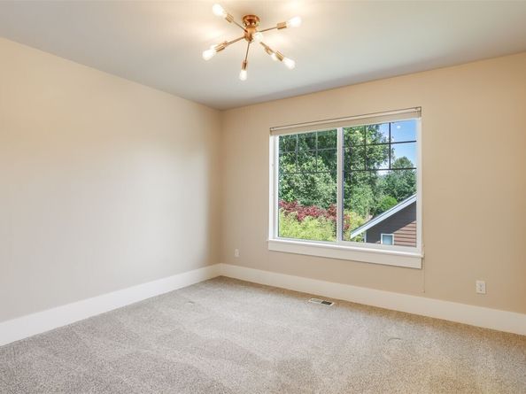 5120 NE 9th Place, Renton WA 98059