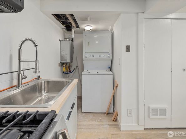 900 NE 105th St, Seattle WA 98125