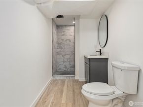 900 NE 105th St, Seattle WA 98125