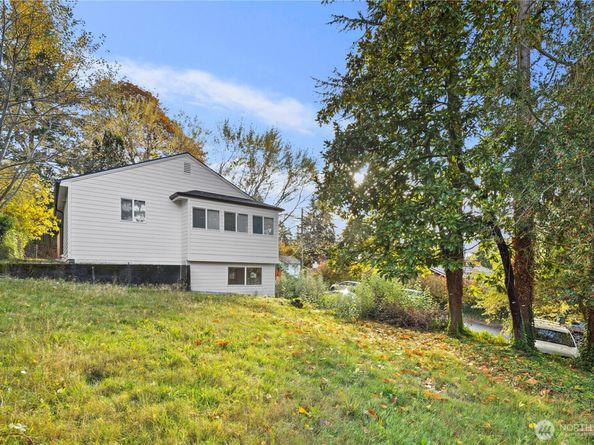 900 NE 105th St, Seattle WA 98125