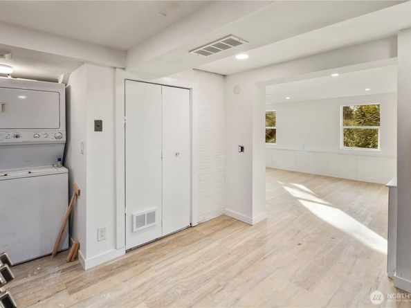 900 NE 105th St, Seattle WA 98125