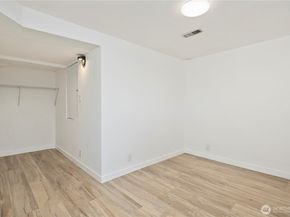 900 NE 105th St, Seattle WA 98125