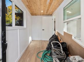 900 NE 105th St, Seattle WA 98125