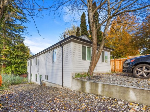 900 NE 105th St, Seattle WA 98125