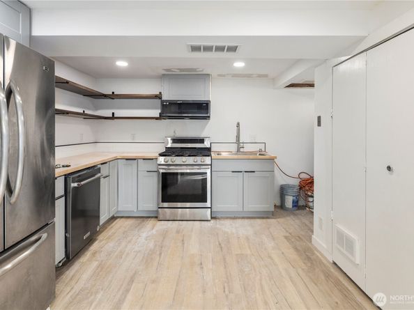 900 NE 105th St, Seattle WA 98125