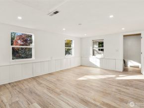 900 NE 105th St, Seattle WA 98125