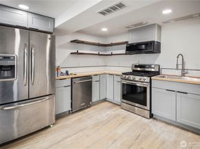 900 NE 105th St, Seattle WA 98125