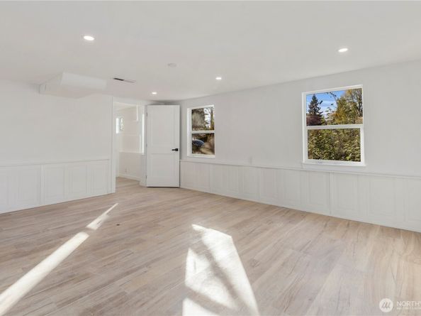 900 NE 105th St, Seattle WA 98125