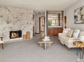 1071 4th Avenue S 302, Edmonds WA 98020