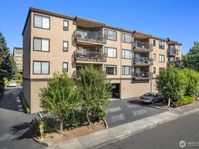 1071 4th Avenue S 302, Edmonds WA 98020