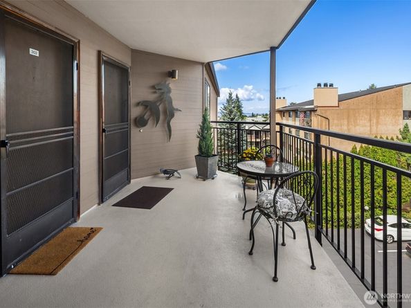 1071 4th Avenue S 302, Edmonds WA 98020
