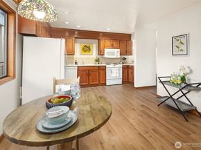 1071 4th Avenue S 302, Edmonds WA 98020