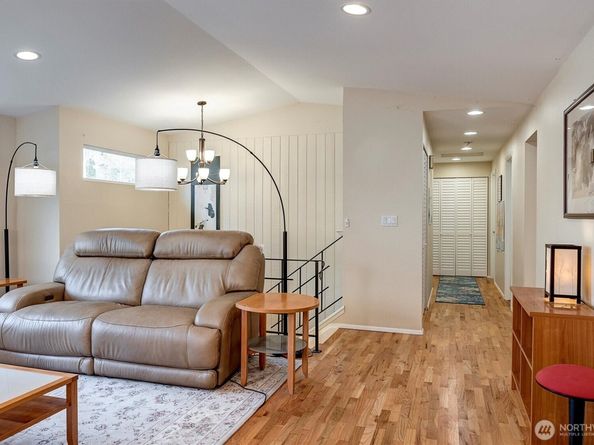 15035 NE 16th Street, Bellevue WA 98007