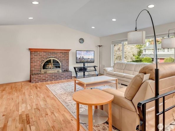 15035 NE 16th Street, Bellevue WA 98007