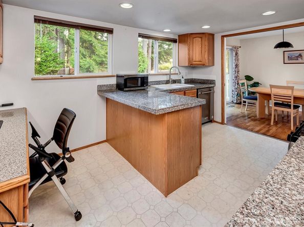 15035 NE 16th Street, Bellevue WA 98007