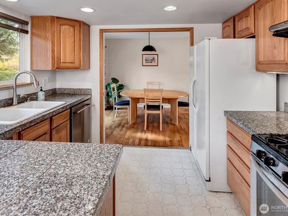 15035 NE 16th Street, Bellevue WA 98007