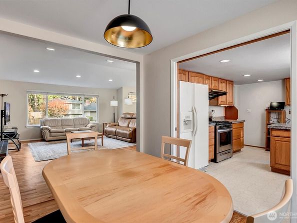 15035 NE 16th Street, Bellevue WA 98007