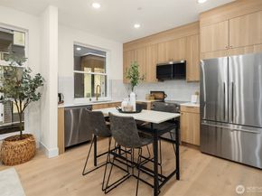 2018 Fairview Avenue E B, Seattle WA 98102