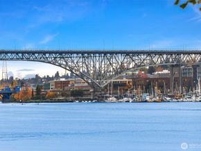 2018 Fairview Avenue E B, Seattle WA 98102