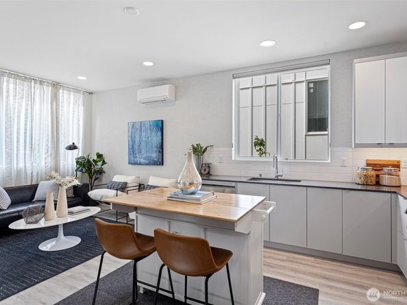 2527 29th Avenue S C, Seattle WA 98144