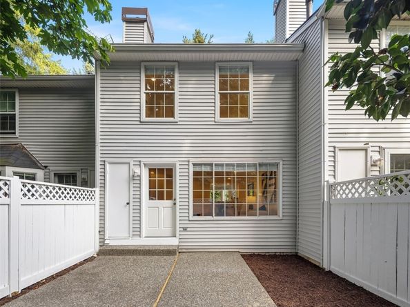 10215 NE 129th Lane, Kirkland WA 98034