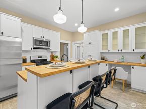 2016 14th Avenue W, Seattle WA 98119