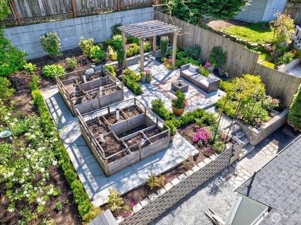 2016 14th Avenue W, Seattle WA 98119