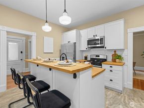 2016 14th Avenue W, Seattle WA 98119