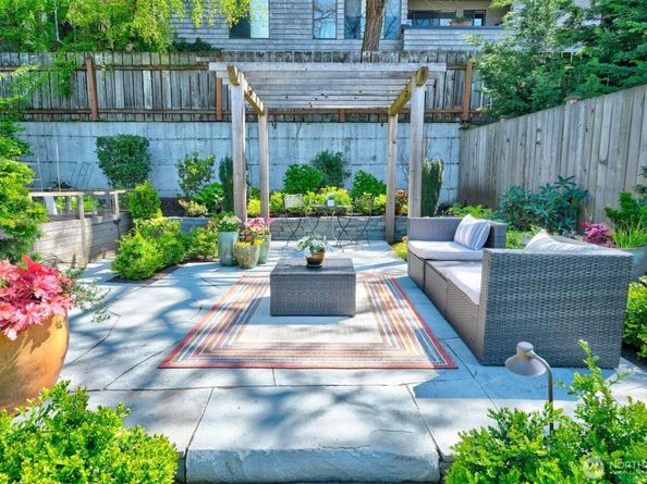 2016 14th Avenue W, Seattle WA 98119