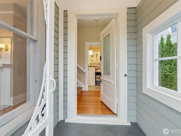 2016 14th Avenue W, Seattle WA 98119