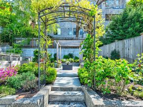 2016 14th Avenue W, Seattle WA 98119