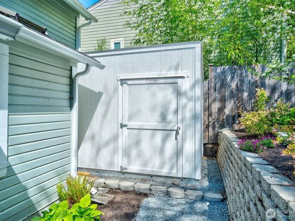 2016 14th Avenue W, Seattle WA 98119