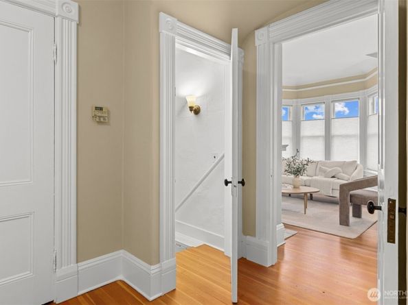 2016 14th Avenue W, Seattle WA 98119