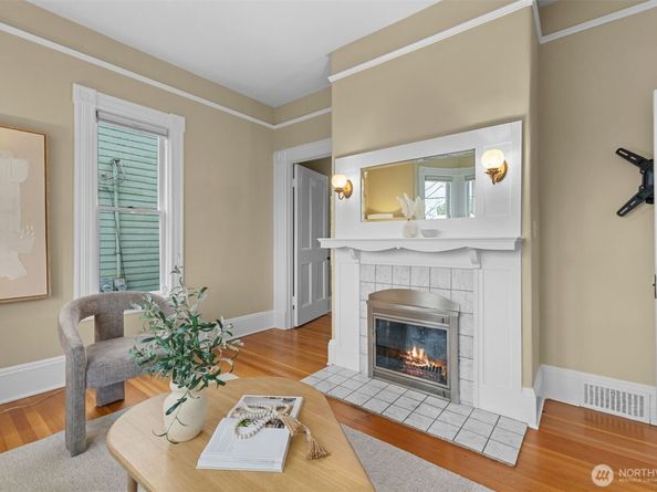 2016 14th Avenue W, Seattle WA 98119