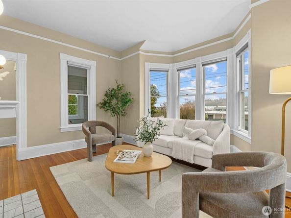 2016 14th Avenue W, Seattle WA 98119