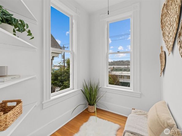 2016 14th Avenue W, Seattle WA 98119