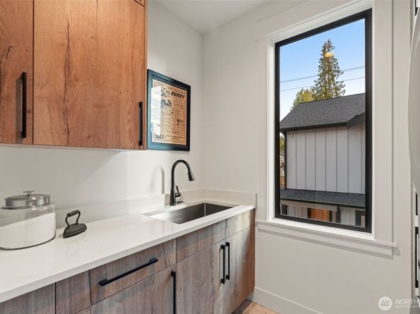 8005 131st Place NE, Kirkland WA 98033