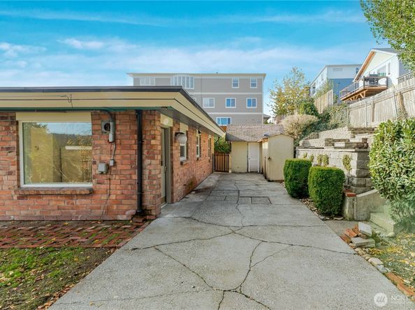 6416 NE 181st Street, Kenmore WA 98028