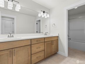 21418 116th Place SE, Kent WA 98031