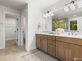 21418 116th Place SE, Kent WA 98031