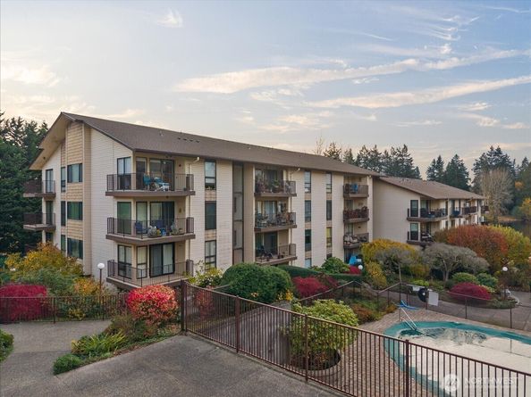 13201 Linden Avenue North 310A, Seattle WA 98133