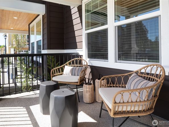 19264 NE 69th Circle 103, Redmond WA 98052