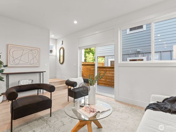 7350 22nd Avenue NW B, Seattle WA 98117