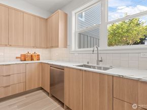 7350 22nd Avenue NW B, Seattle WA 98117