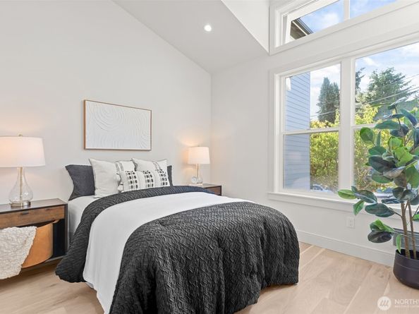 7350 22nd Avenue NW B, Seattle WA 98117