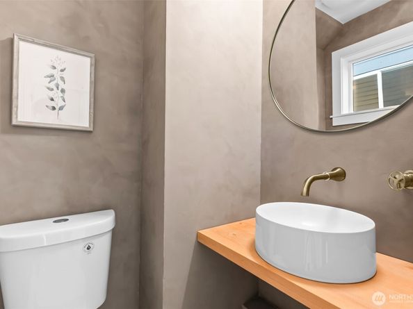 7350 22nd Avenue NW B, Seattle WA 98117